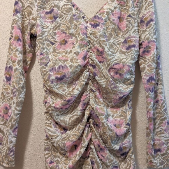 H&M Floral Ruched Long Sleeve Dress
NWOT - Picture 3 of 4